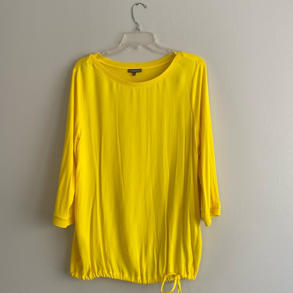 Yellow blouse with 3/4 sleeves, airy, pleasant to the touch, size L
